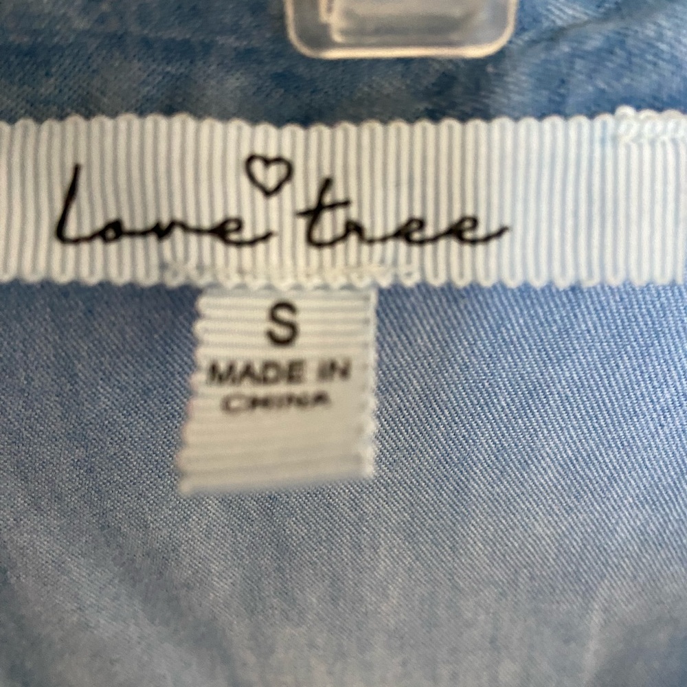 Love Tree Boutique denim tie crop top!